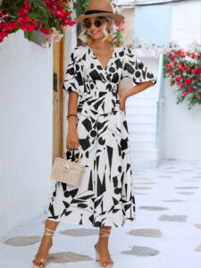 vestido-maxi-casual-blanco-y-negro-con-estampado-geometrico-y-escote-en-v