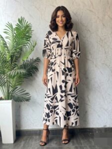 vestido-maxi-casual-blanco-y-negro-con-estampado-geometrico-y-escote-en-v-vestido-mila