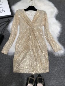 vestido-con-lentejuelas-y-diseno-entallado